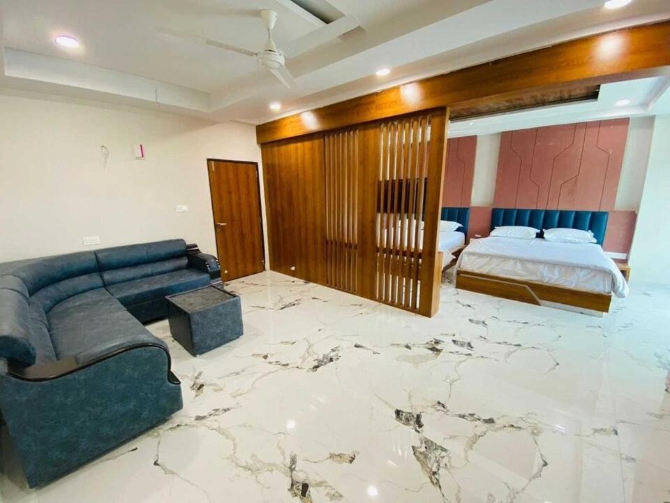 Super Townhouse Ambaji Formerly Hotel Kardhar Inn Extérieur photo