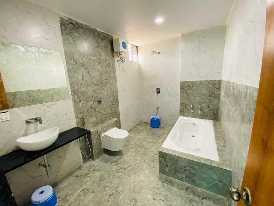 Super Townhouse Ambaji Formerly Hotel Kardhar Inn Extérieur photo