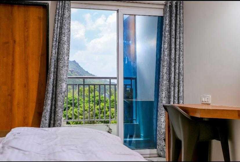 Super Townhouse Ambaji Formerly Hotel Kardhar Inn Extérieur photo