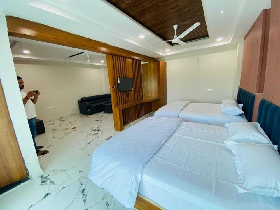 Super Townhouse Ambaji Formerly Hotel Kardhar Inn Extérieur photo