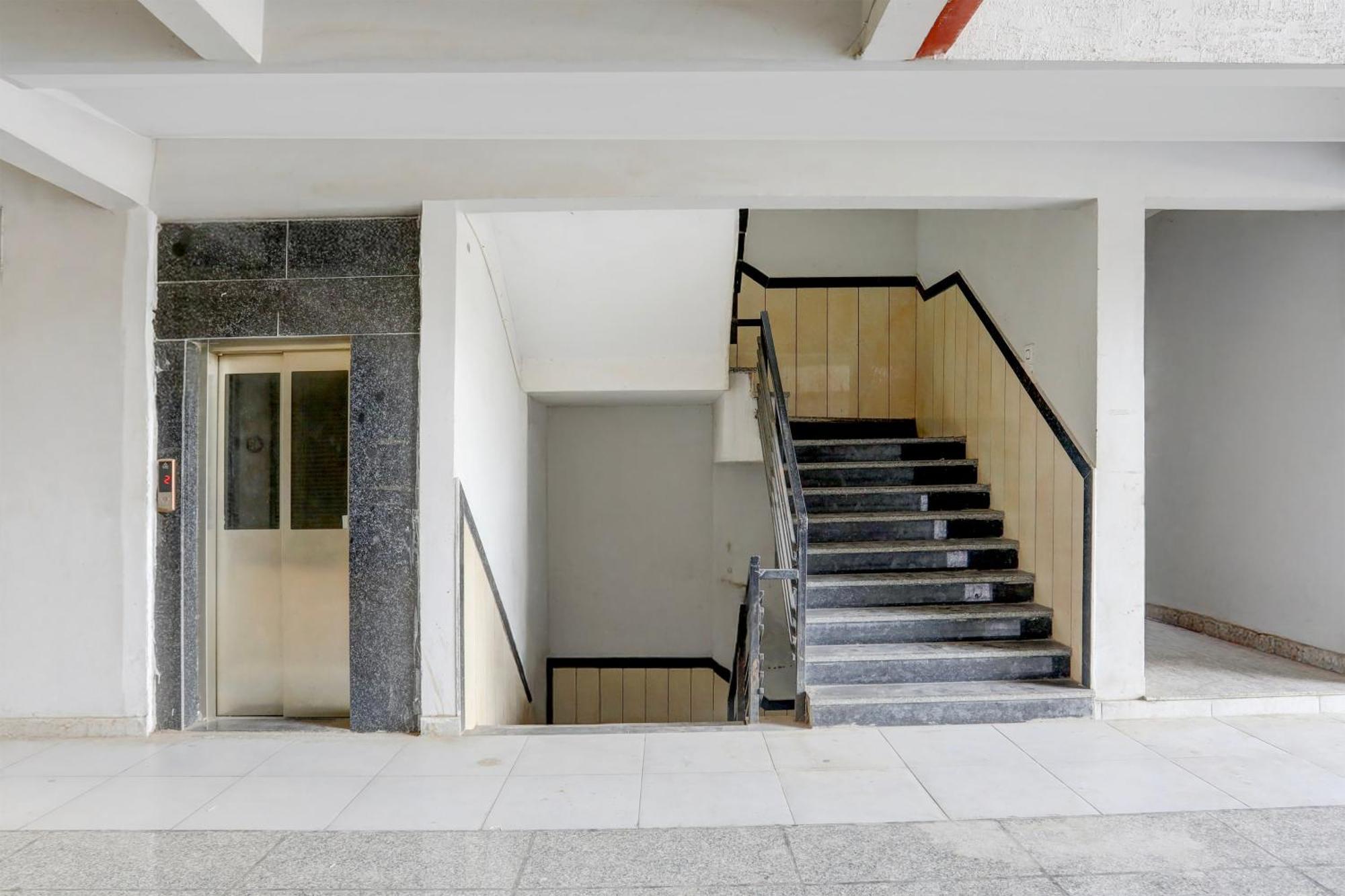 Super Townhouse Ambaji Formerly Hotel Kardhar Inn Extérieur photo