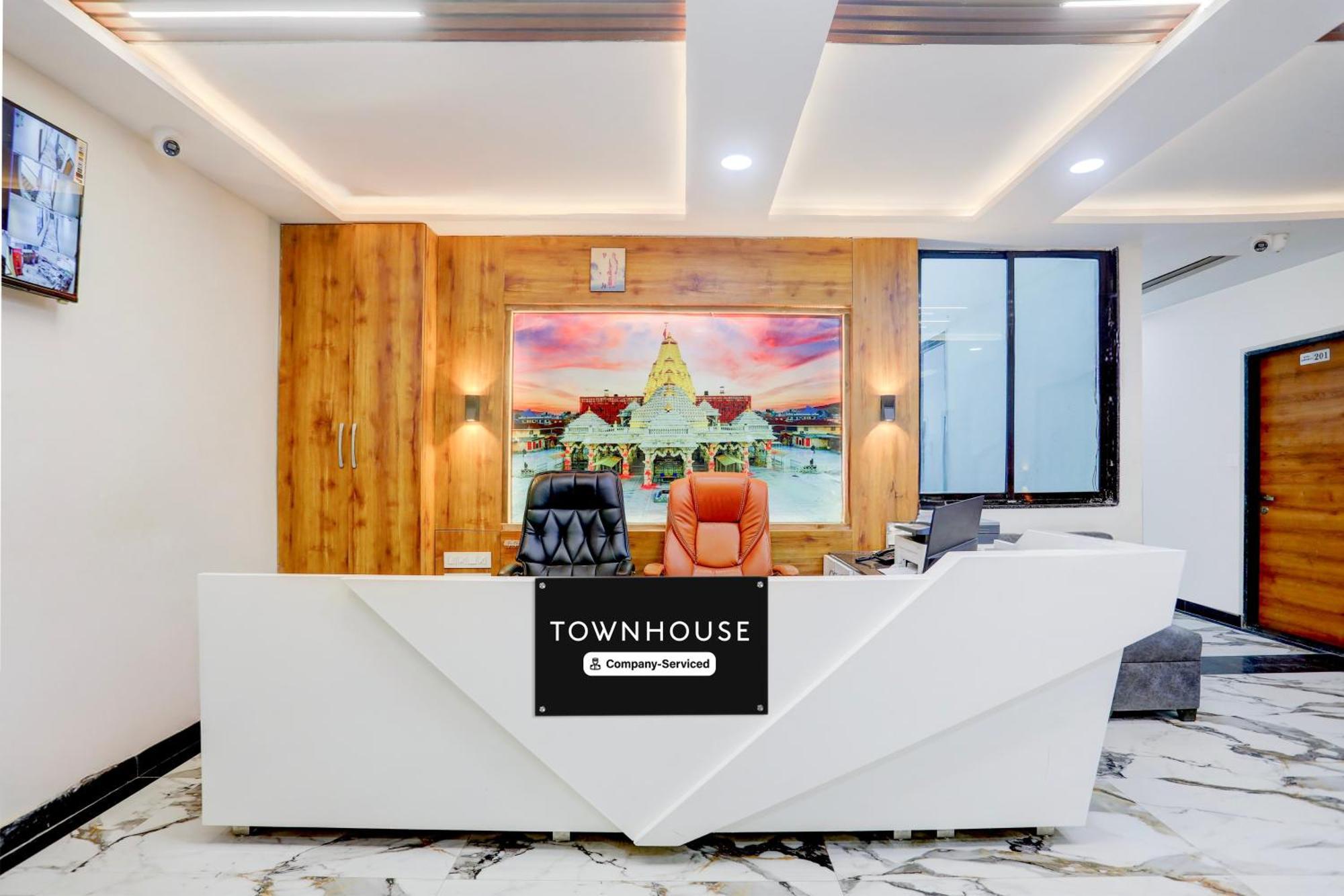 Super Townhouse Ambaji Formerly Hotel Kardhar Inn Extérieur photo