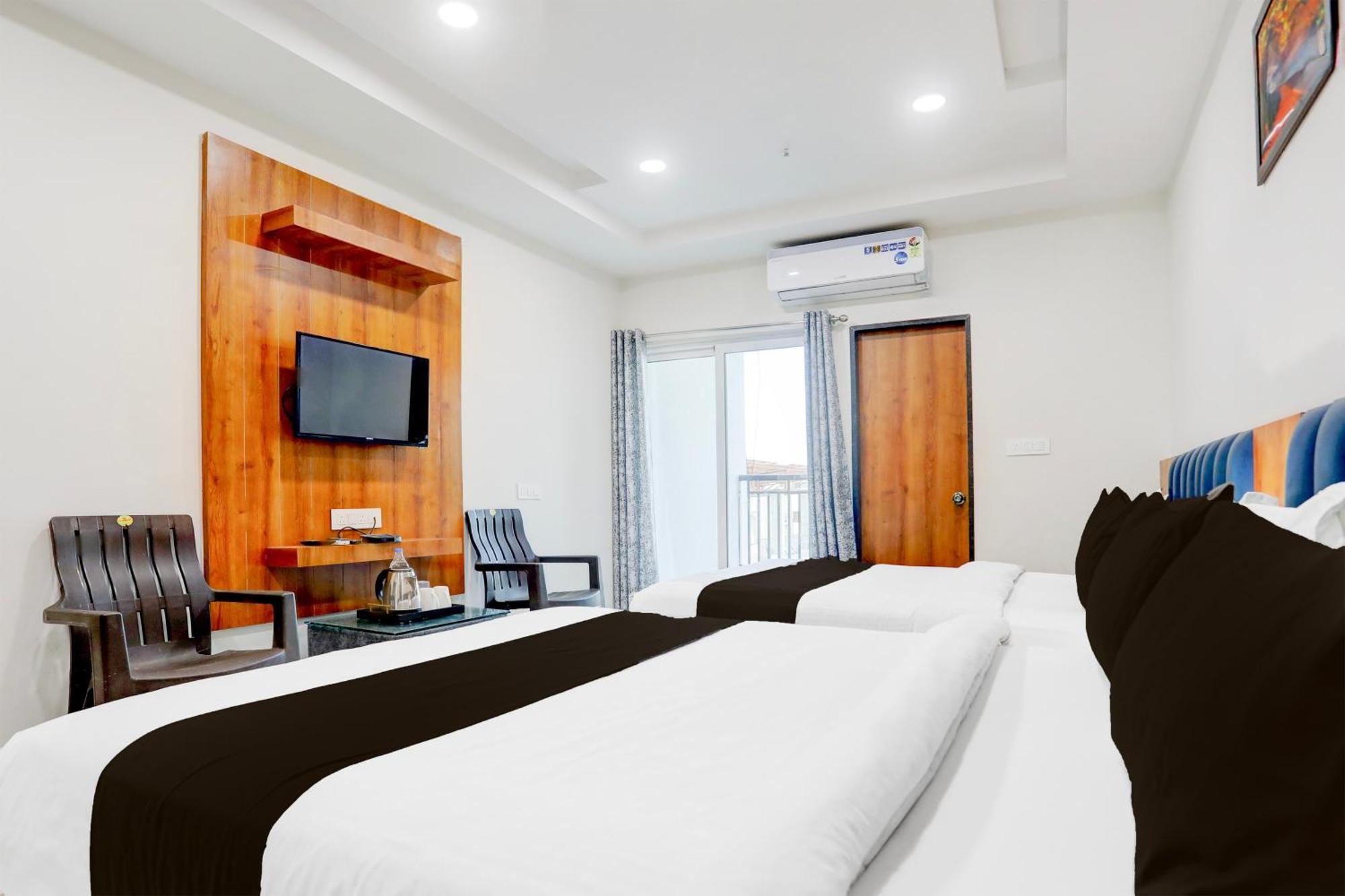 Super Townhouse Ambaji Formerly Hotel Kardhar Inn Extérieur photo