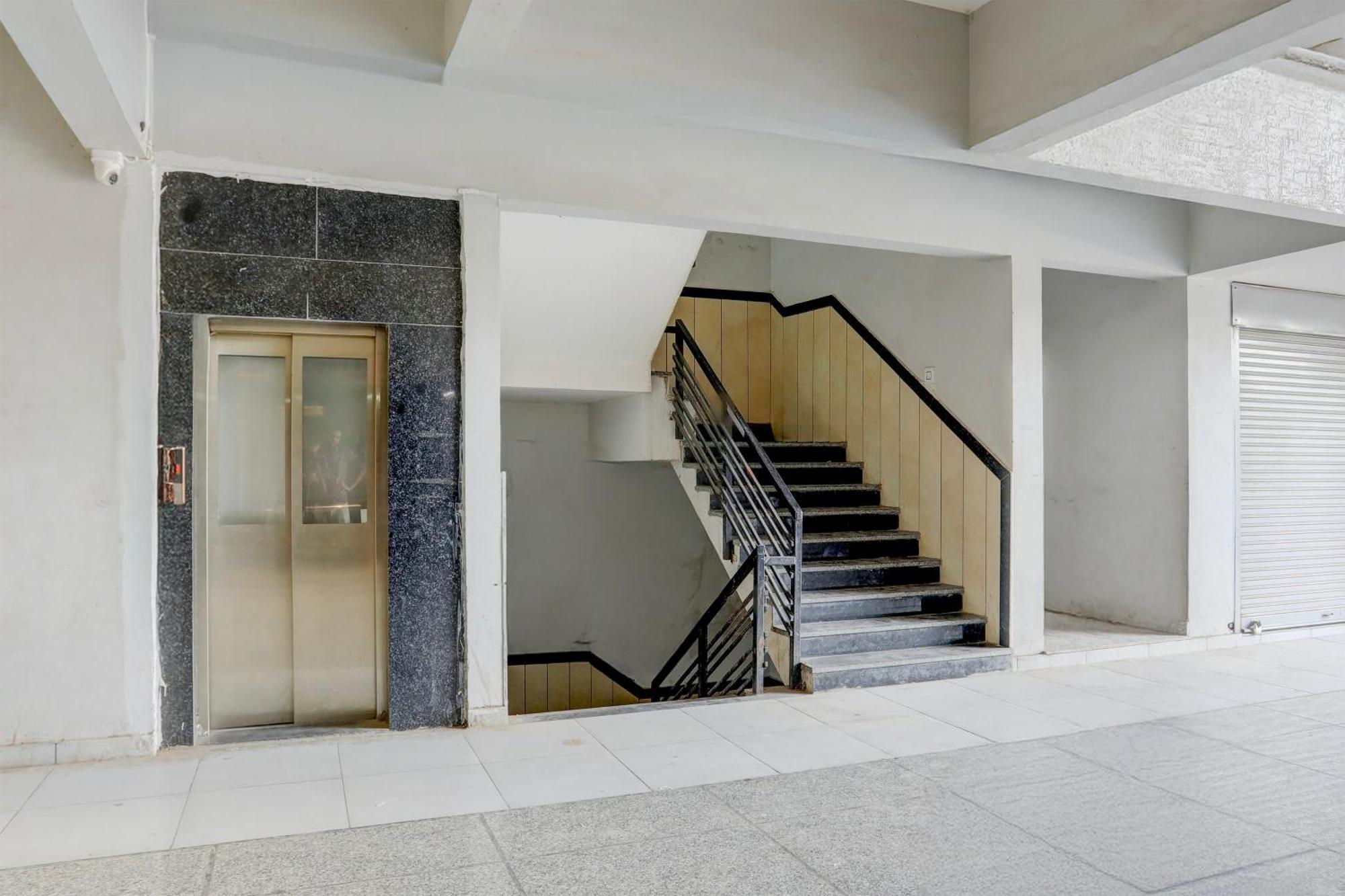 Super Townhouse Ambaji Formerly Hotel Kardhar Inn Extérieur photo
