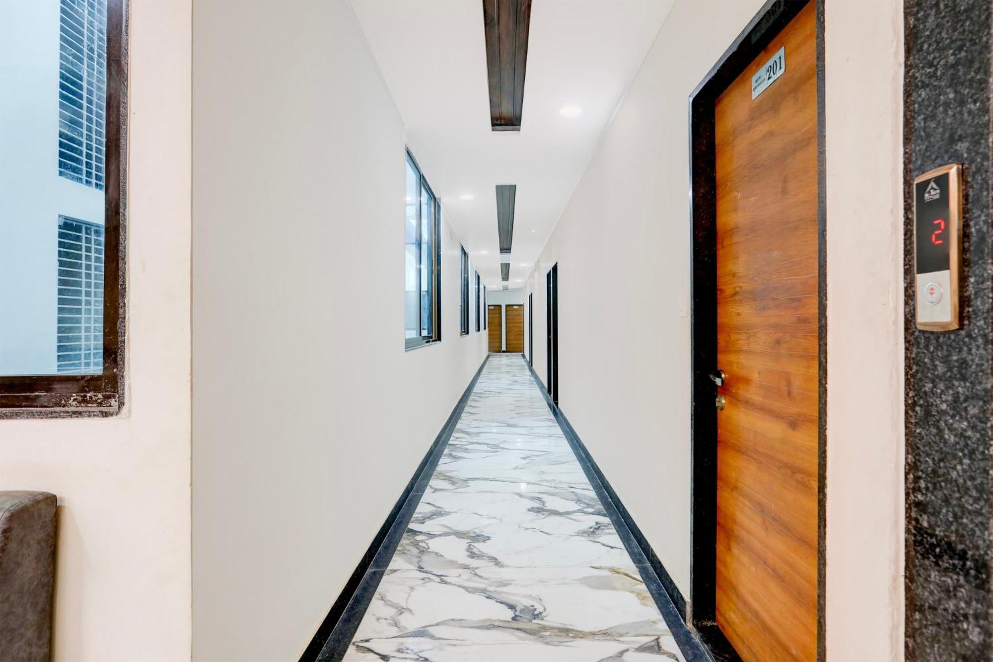 Super Townhouse Ambaji Formerly Hotel Kardhar Inn Extérieur photo