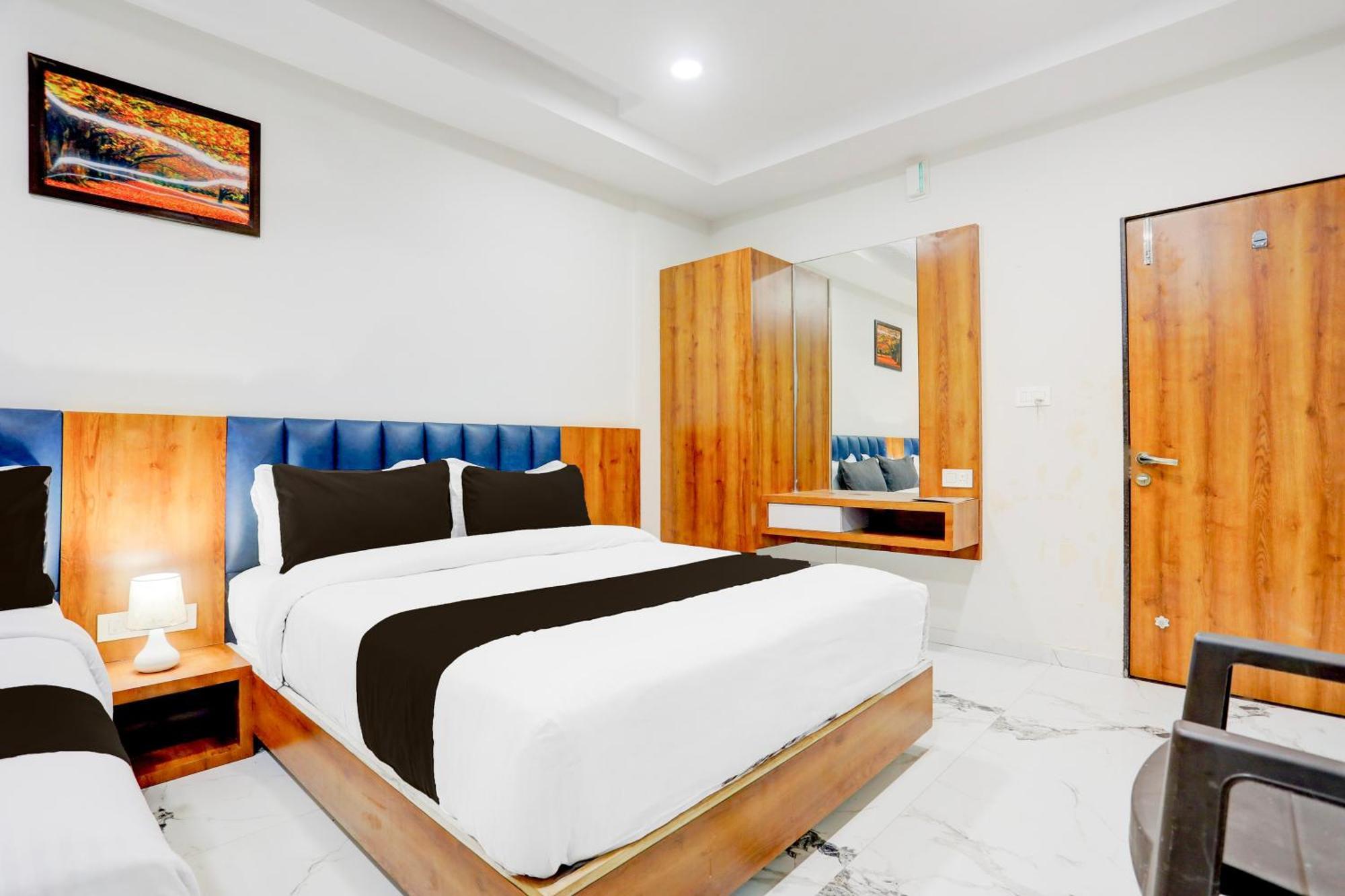 Super Townhouse Ambaji Formerly Hotel Kardhar Inn Extérieur photo