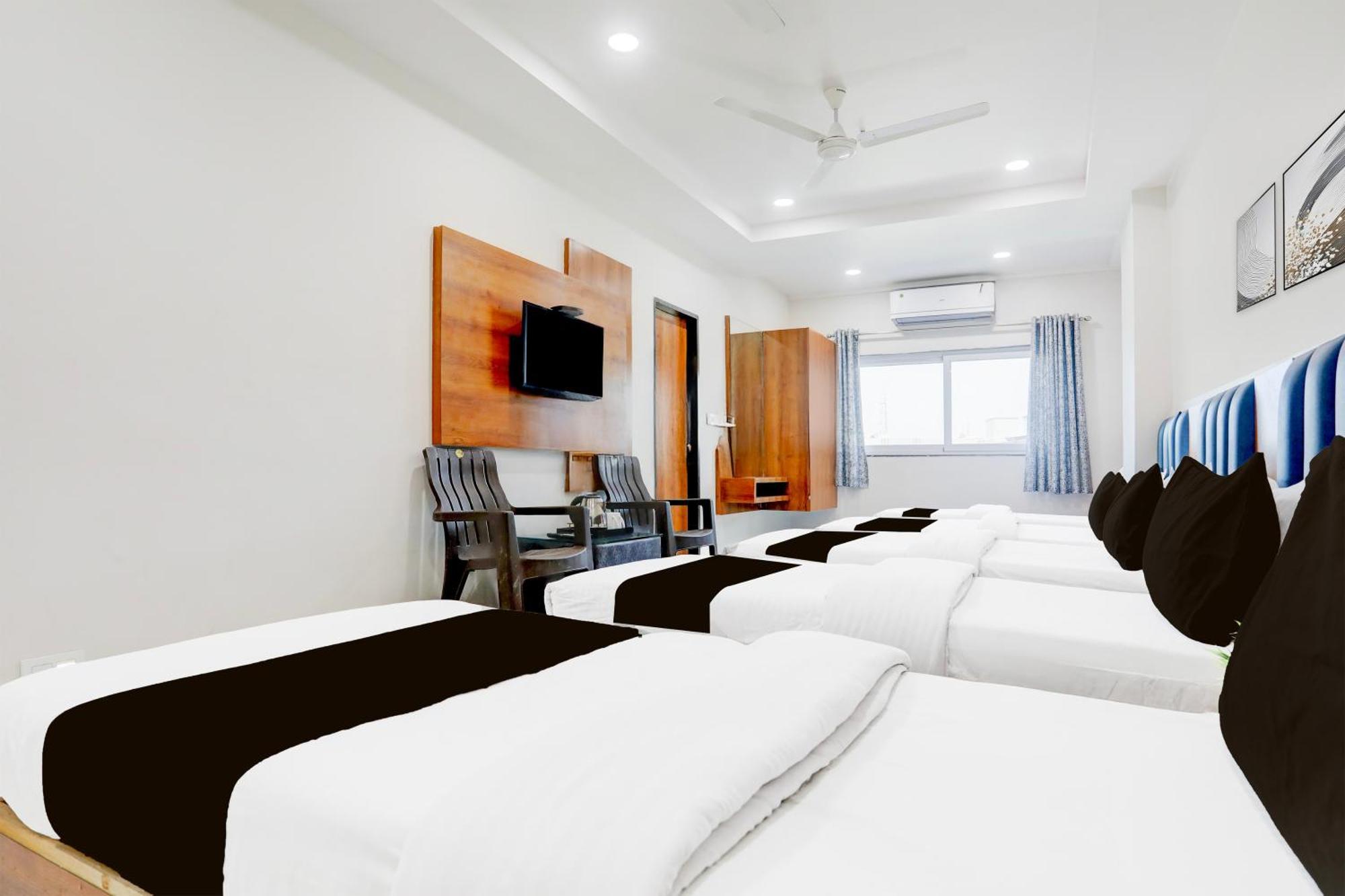 Super Townhouse Ambaji Formerly Hotel Kardhar Inn Extérieur photo