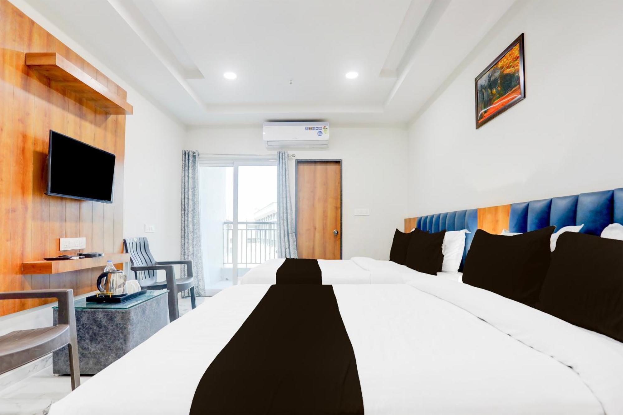 Super Townhouse Ambaji Formerly Hotel Kardhar Inn Extérieur photo