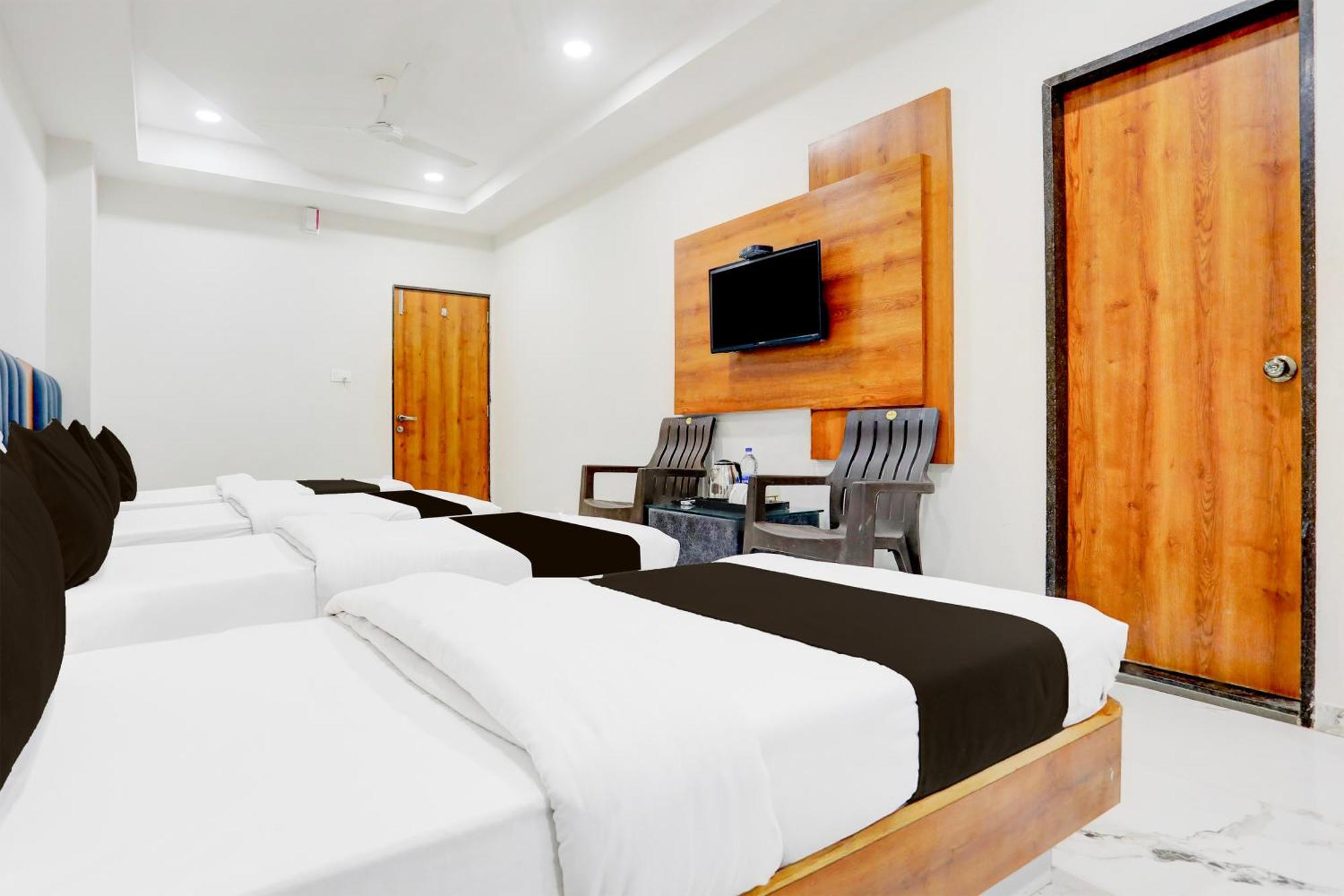 Super Townhouse Ambaji Formerly Hotel Kardhar Inn Extérieur photo