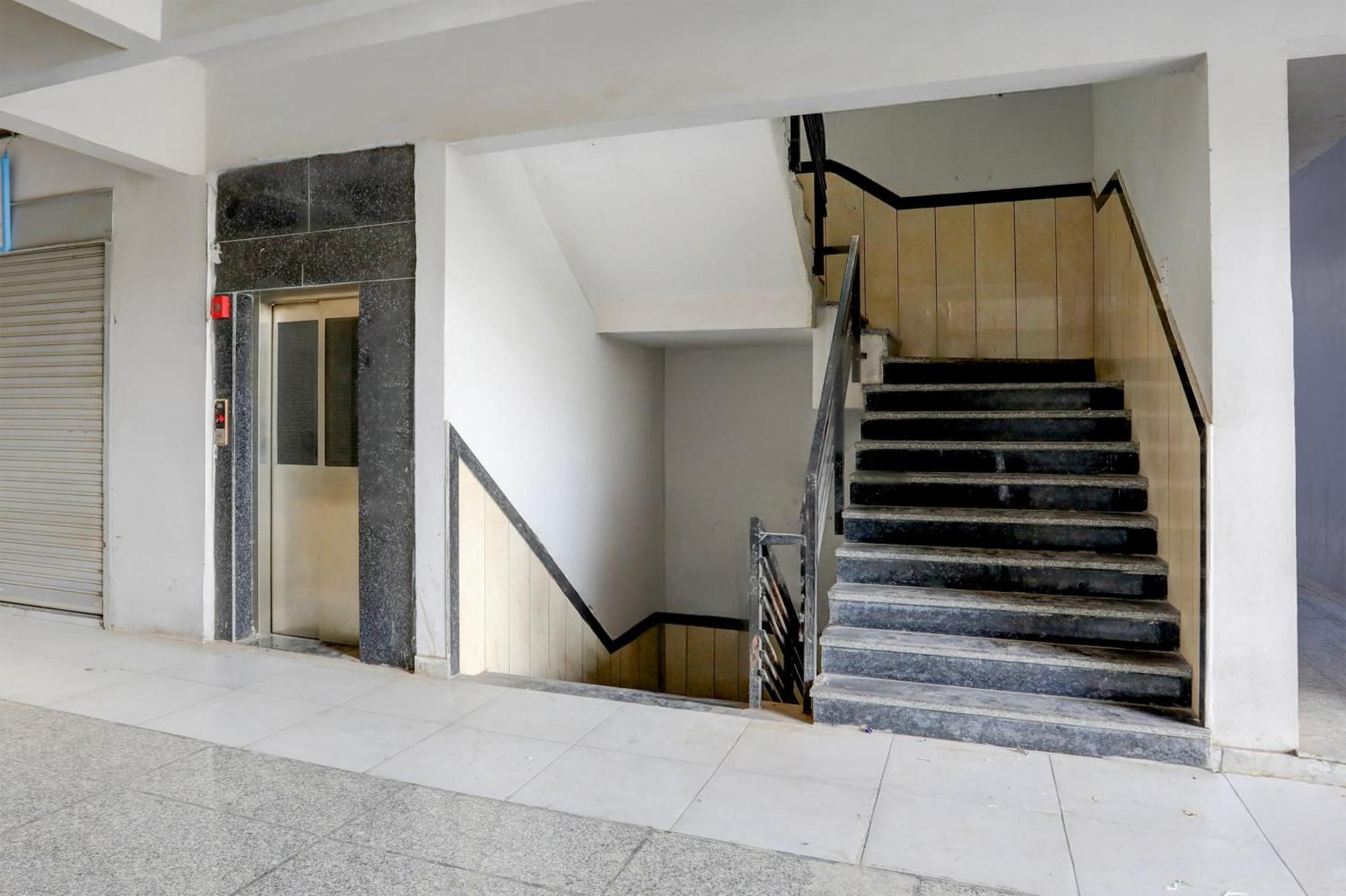 Super Townhouse Ambaji Formerly Hotel Kardhar Inn Extérieur photo