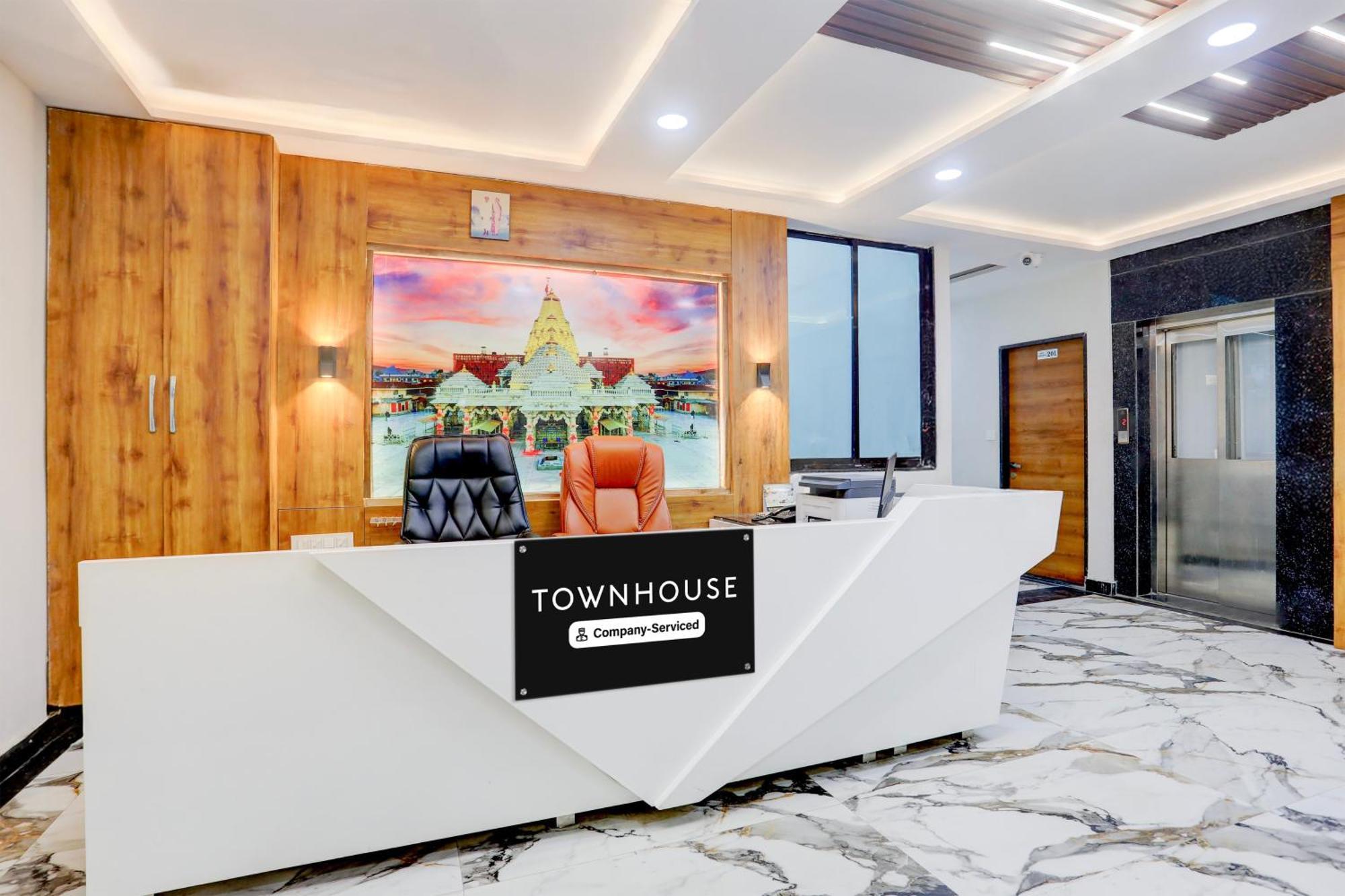 Super Townhouse Ambaji Formerly Hotel Kardhar Inn Extérieur photo